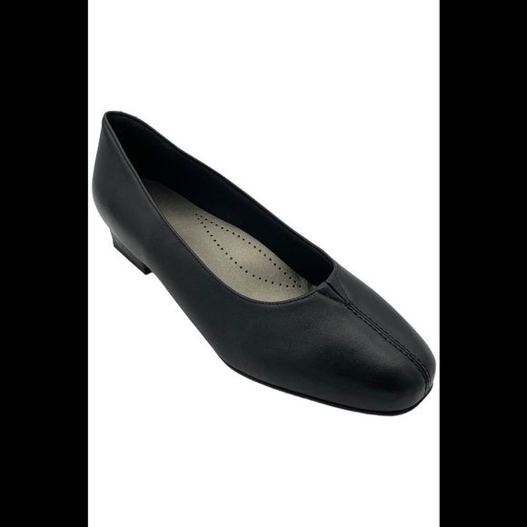 Trotters Women's Doris Heel Pump Black - Extra Wide - Picture 1 of 3